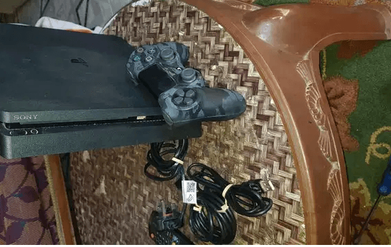 Playstation 4
مستعمل حوالي سنة استعمال بيت نظيف جدااا معه كل حاجة حتى الكرتونة