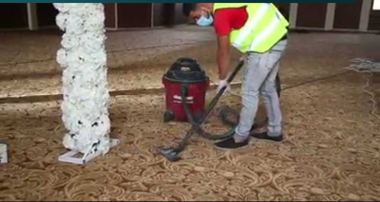 شركة للتنظيف الشامل بعد الدهان و البناء و تلميع البلاط لكافة المباني وتشمل خدماتنا مايلي: تنظيف شامل للشركات و المكاتب و المحلات التجارية و كافة المباني تنظیف جمیع المداخل الخارجیة والأبواب الخار...