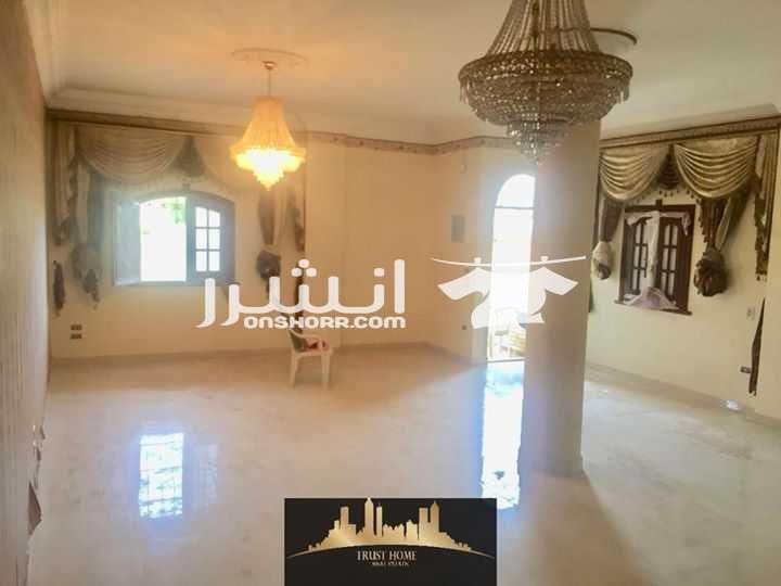 للايجار بارقي مواقع الياسمين بقرب من استاذ بيترو اسبورت دوبلكس ٣٥٠م ( ارضي & اول ) بمدخل خاص و حديقة ١٢٠م عبارة عن ( ٣ نوم منهم واحد ماستر - ريسبشن ٣ قطع - ليفنج - ٣ حمام- مطبخ - اوفيس ) تشطيب...