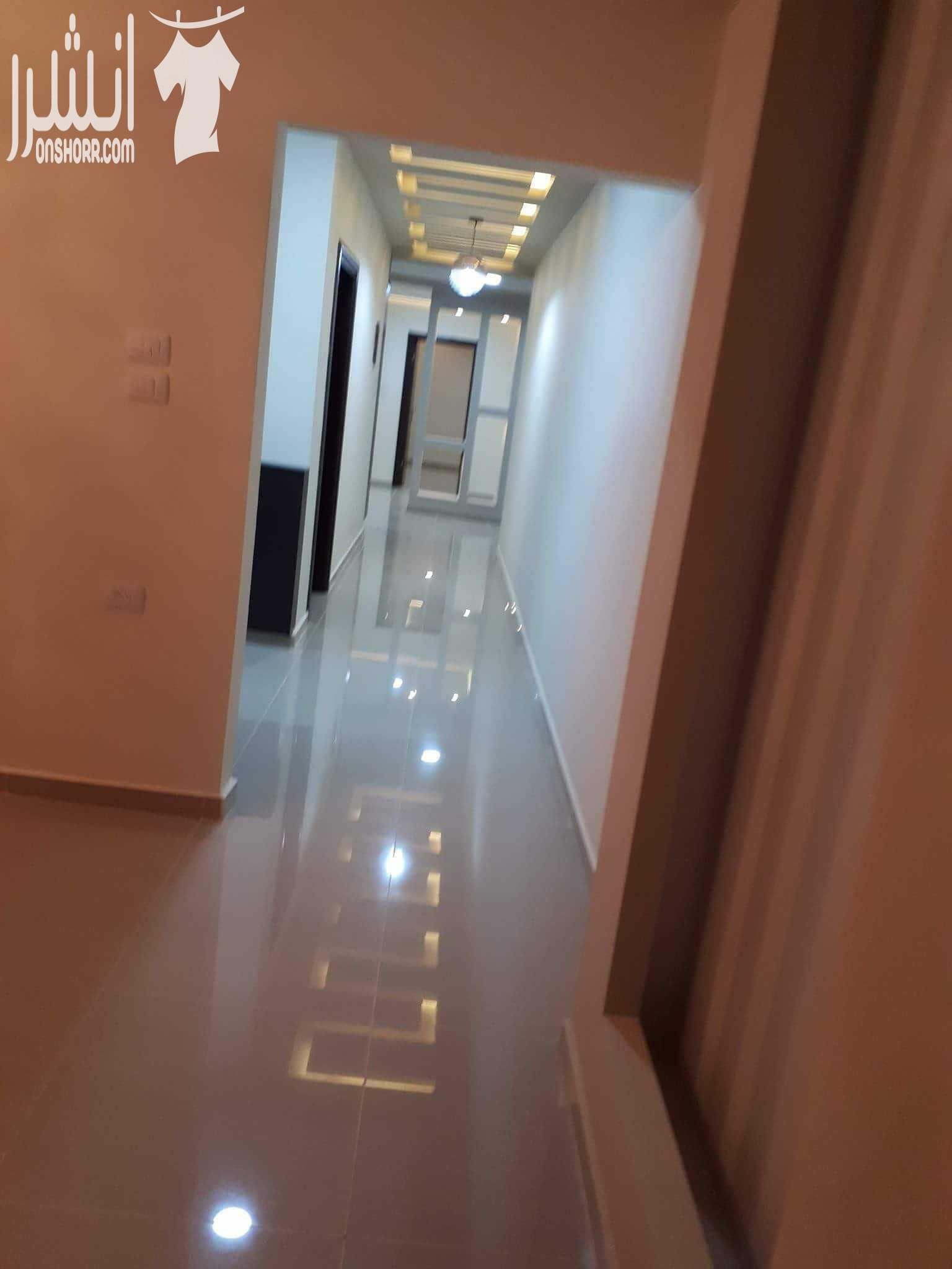 اعمال الديكورات و اعمال الدهان و تشطيبات المباني بأقل الاسعار تأسيس شامل للتمديدات الكهربائية وتشمل الثريات و الانارة الشاملة كافة التمديدات للمواسير والتدفئه المركزيه و الصرف الصحي تأسيس ورش وتشطي...
