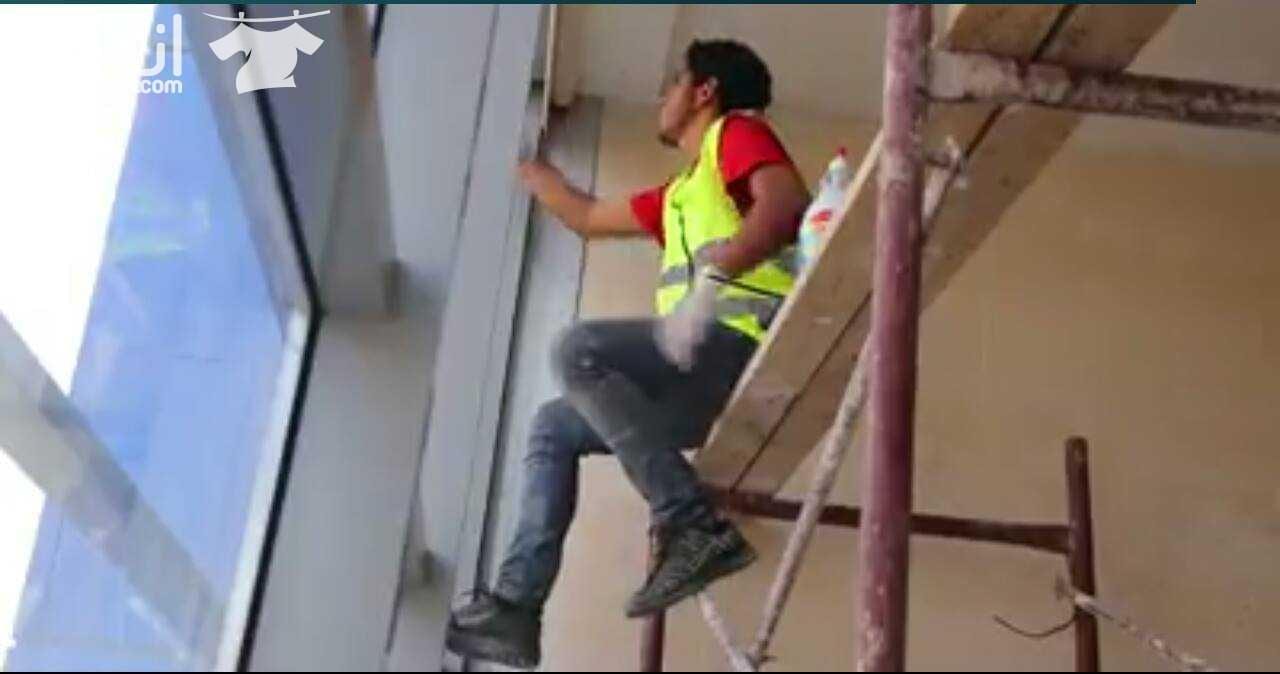 تنظيف شامل و تلميع كافة الارضيات و جلي البلاط بكافة انواعه التنظيف الشامل للمنازل والفلل والقصور الشقق والمجمعات و المكاتب و الشركات تنظيف ما بعد البناء و الدهان للشقق و المطاعم و الشركات و المجمعات...