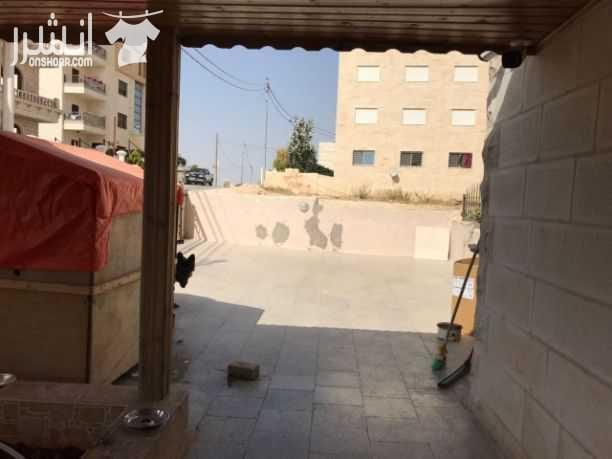 شقة للبيع في ناعور الجديدة خلف كازية السلام طريق البحر الميت منطقة هادئة جداً و مطلة مساحة 240م داخلي و 70 متر خارجي شبه مفروشة مثل الصالون و المطبخ امريكي راكب مع اداوت كهربائية ثلاجة فريجيدير و فر...