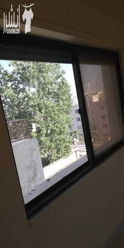 بيت في حي الخزنة طبربور مكون من ثلاث غرف نوم وصالتين كبار وحمامين ومطبخ واسع جدا وبلكونةللإيجار **الجادين يتواصلوا ع الخاص مساحه البيت 240 متر البيت مجدد بالكامل تشطيب ديلوكس تسويه تانيه ولكن مرتف...