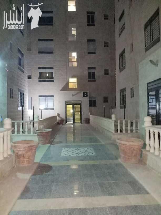 شقة طابق اول مساحه ١٤٨ م في مرج الحمام ٣ غرف نوم واحدة ماستر ٣ حمامات شاور بوكس صالون وسفرة غرفة معيشة نظام امريكي مطبخ راكب مع الكهربائيات الحديثة برندة مصعد كراج ديكورات حديثة عمر البناء ٣ سنوات ,ا...