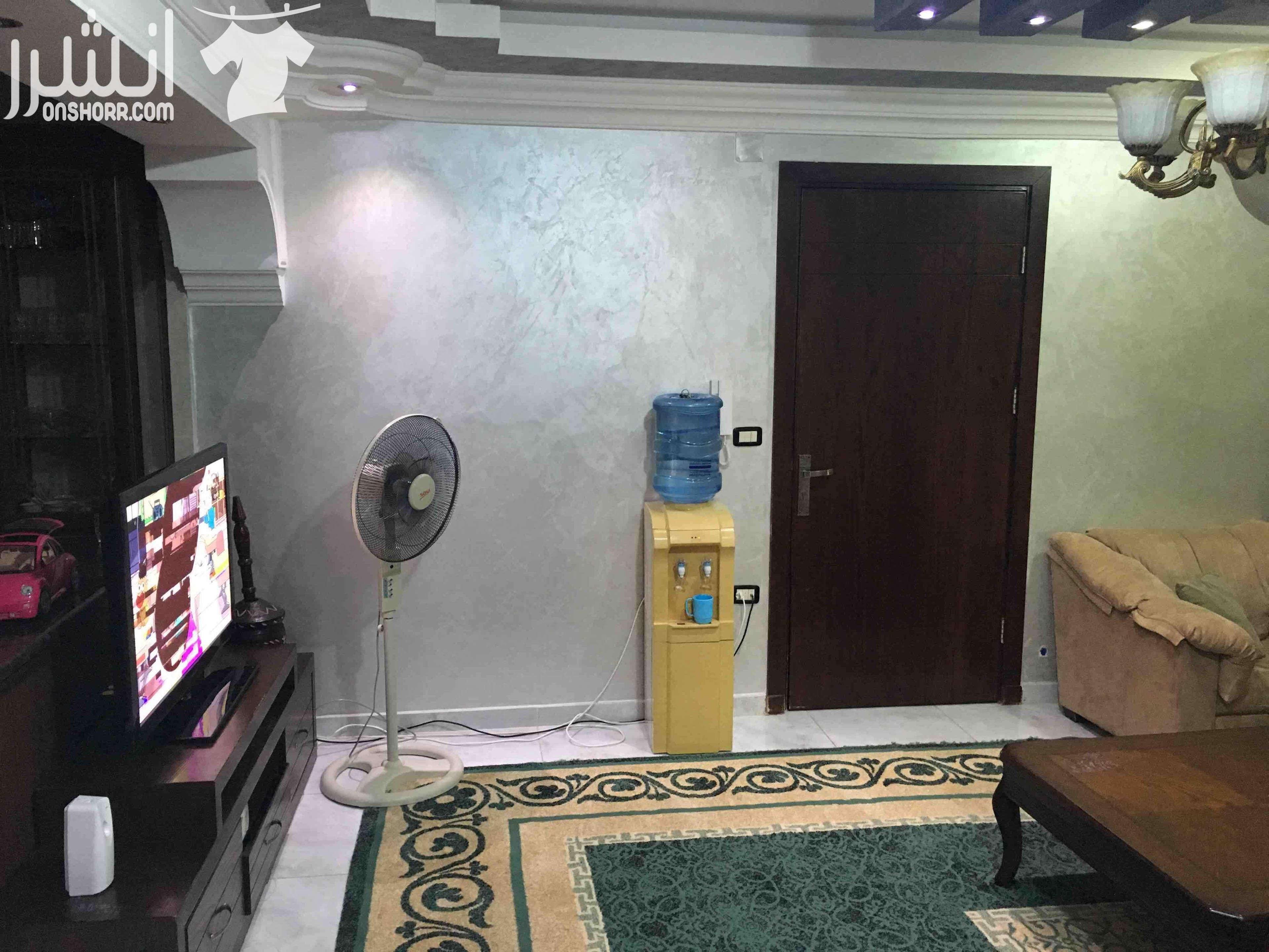 السلام عليكم شقة سكنية فاخرة مساحة 185 متر قرب سوبر ماركت mk خلف الراهبات الوردية حي راقي خدمات متوفرة نظام مراقبة كاميرات للعمرة كاملة كراج خاص تشطيبات فاخرة مطبخ نظام امريكي راكب جاهز اشتراك...