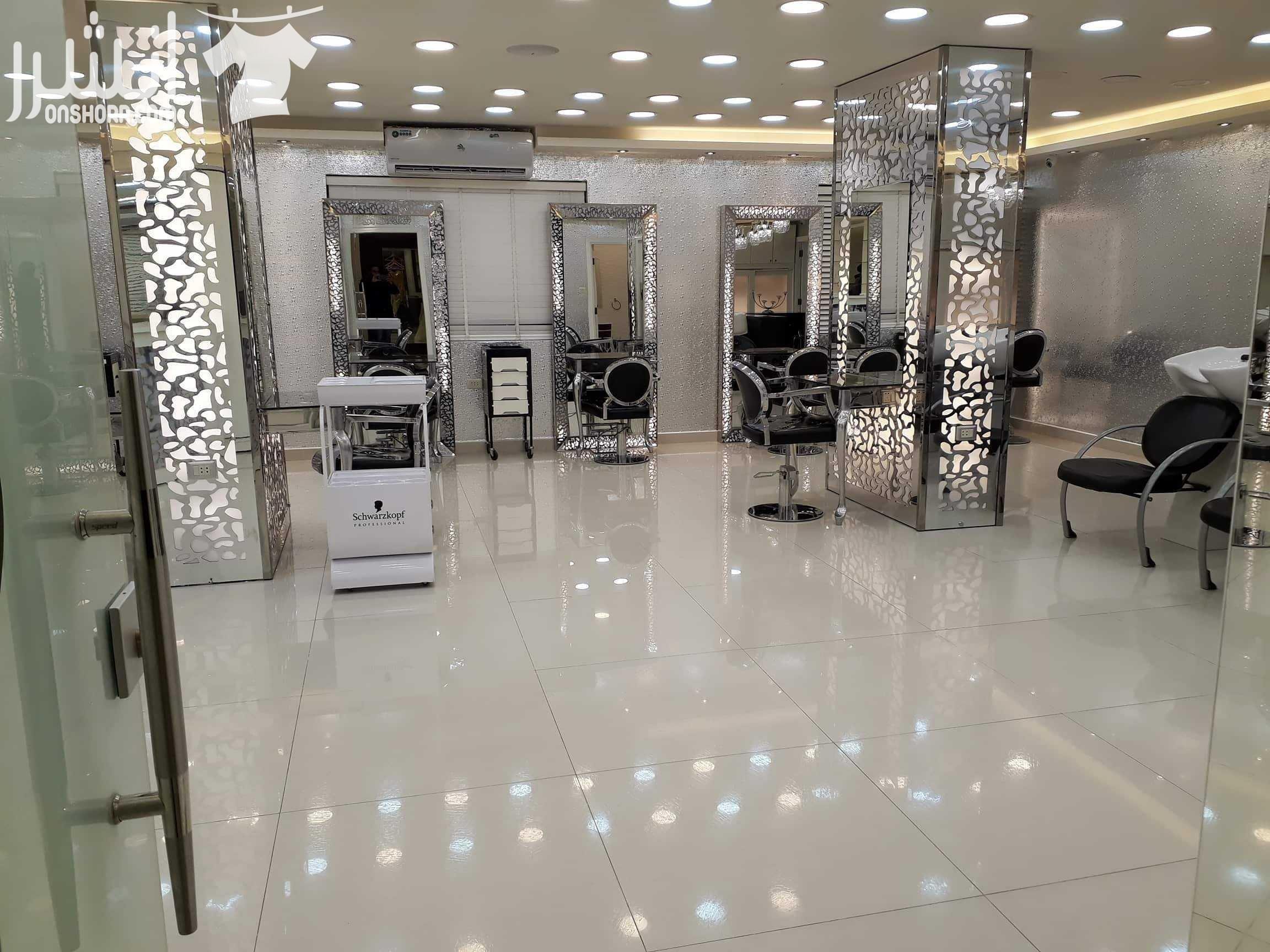 للتنظيف افضل خدمات التنظيف الشامل لجميع اجزاء المنزل من تلميع للارضيات والدرج وتنظيف الجدران وتلميع جميع الاكسسوارات وتنظيف وتعقيم الحمامات وتنظيف المطبخ ...... سارع بالاتصال بنا لتحصل على افضل الخدما...