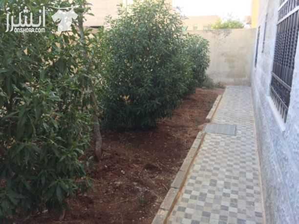 شقة طابقية في عمّان الأردن بسعر مغري ... امتلك أفخم الشقق الطابقيه في منطقة أبو نصير يقع المشروع في أجمل مناطق أبو نصير ويتميز بوجود شقه واحده في كل طابق (العماره مكونه من ثلاث طوابق) ويتميز بهدوء ا...