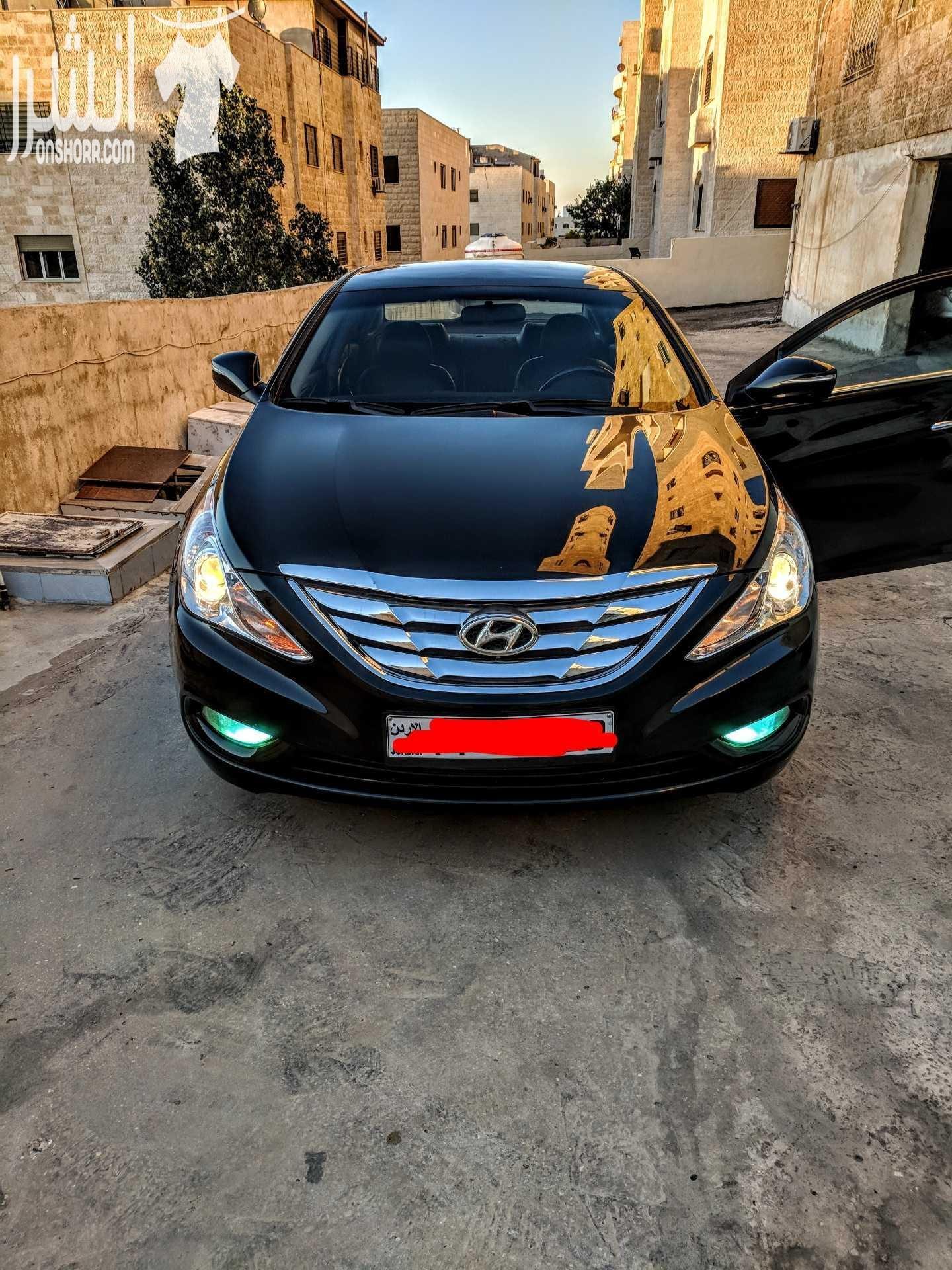 سوناتا بنزين للبيع . فحص كامل 7 جيد ، اضافات كاملة عدا الفتحة. ماتور 2000 سي سي ماشية 100 الف كيلو فقط، السيارة ما شاءالله فل الفل ولا بنقصها اشي ، شاشة، كشافات، تحكم طارة ، اضوية ترحيبية، كراسي ح...