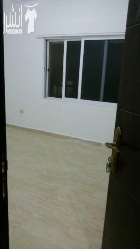 شقه سوبر ديلوكس مساحه 81 شارع الجامعه الاردنيه قرب مجدي مول طابق ثاني غرفتين ومطبخ وحمام المطبخ راكب خشابي المنيوم حمام شور بوكس وكيزر حمايات على كل شبابيك صاله مع برنده مؤجره حاليا 250 دينار وفي حال...