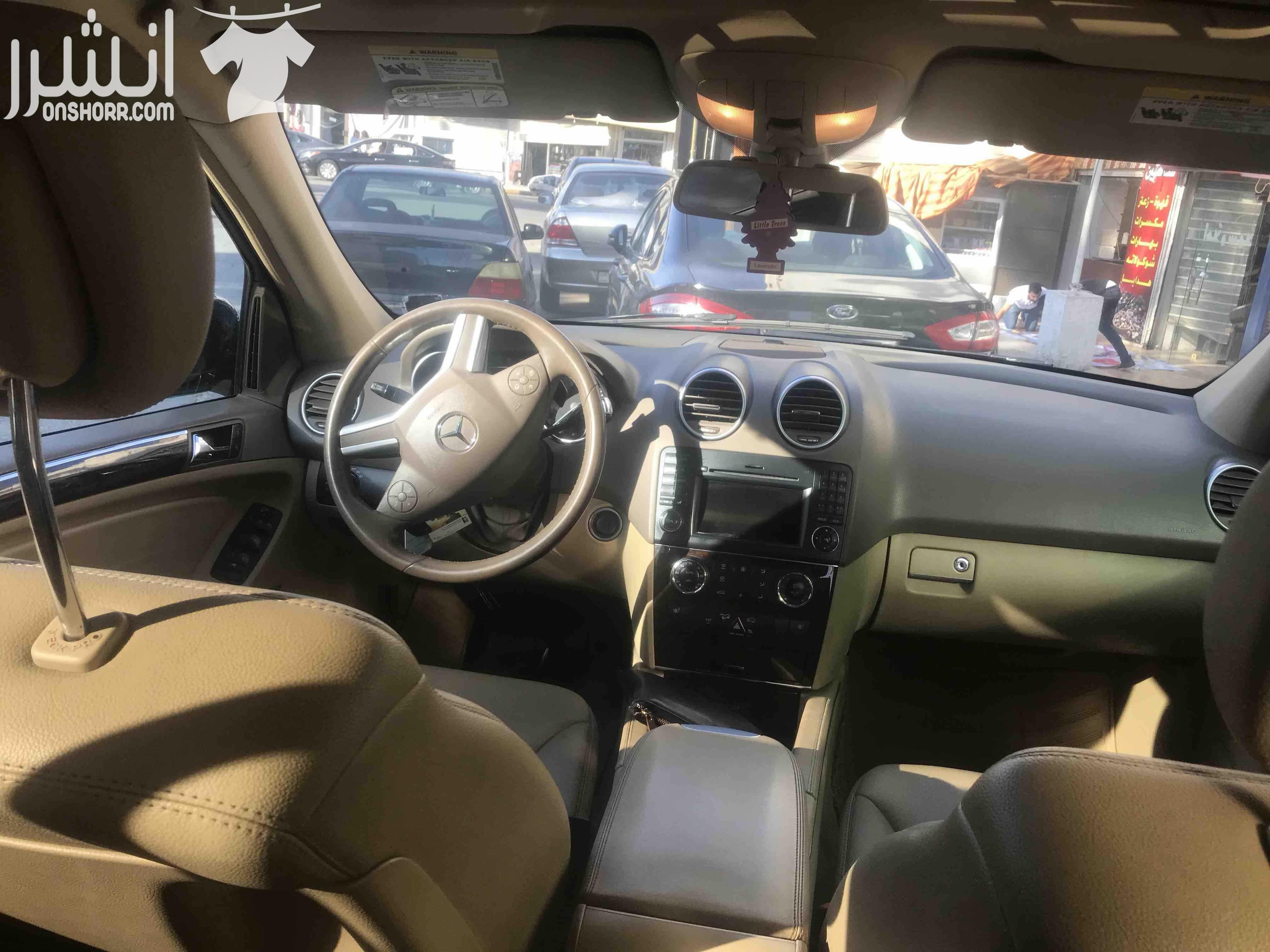 مرسيدس Ml 350 2011 4 MATIC/ فتحة/ كاميرا خلفية / فرش جلد / فحص كامل بحالة الوكالة / كراسي كهرباء/ تحكم طارة/ حساسات امامية حساسات خلفية / مري كهربا / راديو / مسجل MP3 / مشغل CD / مدخل AUX / مدخل USB/...