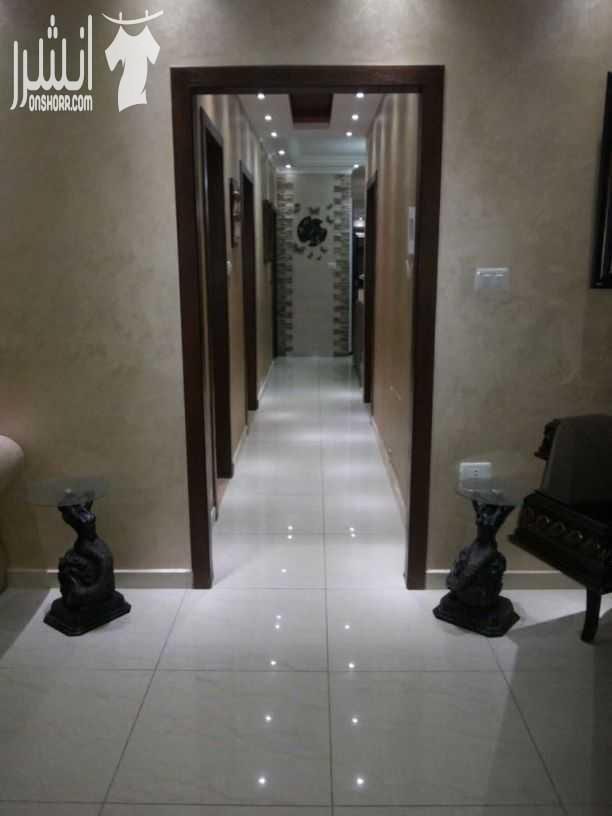شقة طابق اول مساحه ١٤٨ م في مرج الحمام ٣ غرف نوم واحدة ماستر ٣ حمامات شاور بوكس صالون وسفرة غرفة معيشة نظام امريكي مطبخ راكب مع الكهربائيات الحديثة برندة مصعد كراج ديكورات حديثة عمر البناء ٣ سنوات ,ا...