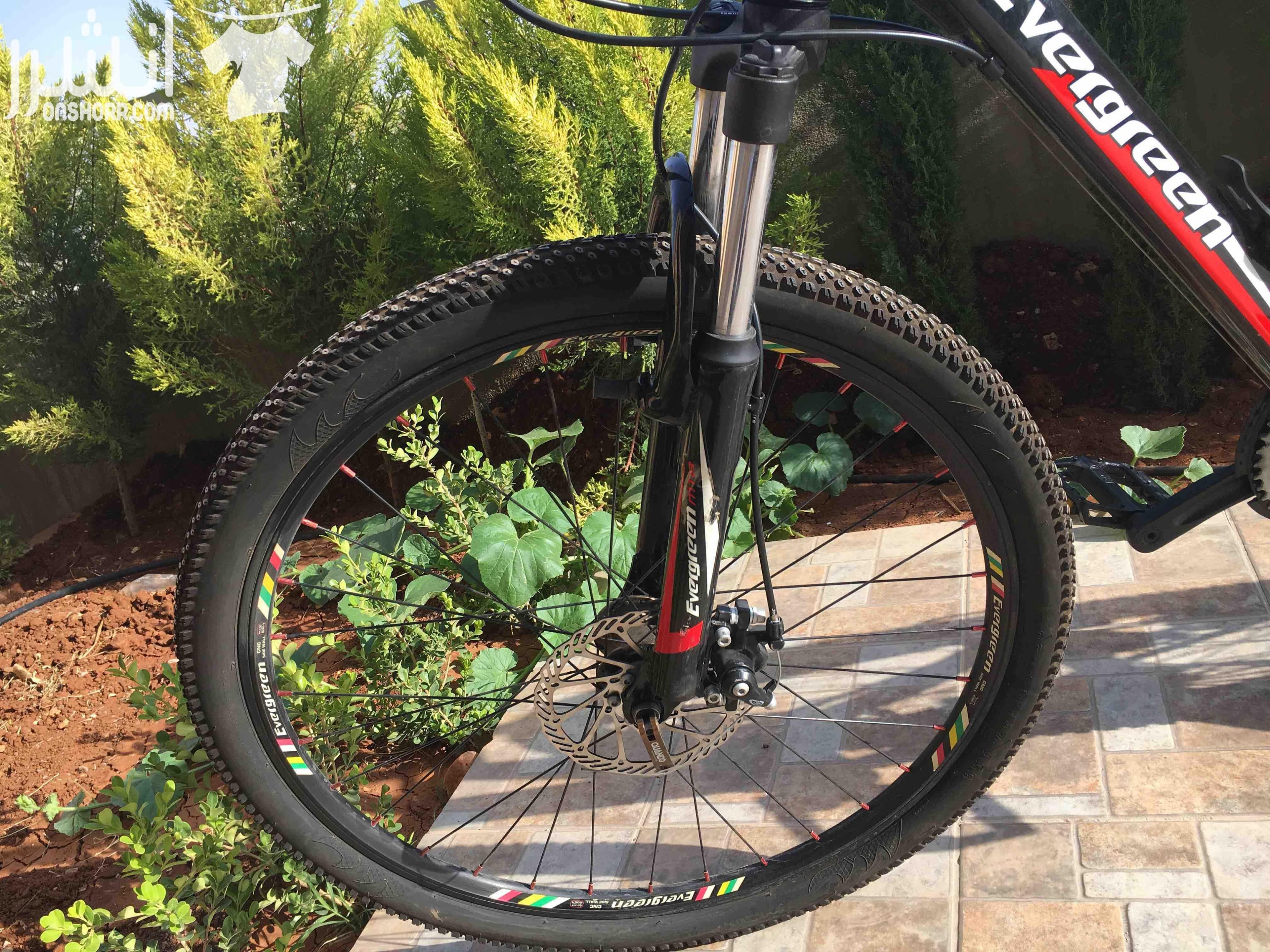 للبيع بسكليتات جبلية نوع (EVER GREEN) مستعمل بحالة ممتازة جداً جداً، غيارات نوع (shimano) 8 غيارات ، جنطاط المنيوم، كوشوك بحالة ممتازة ، صنوبرصات امامية، كرسي اسفنج *يوجد 30 بسكليت* للاستفسار:0799509...