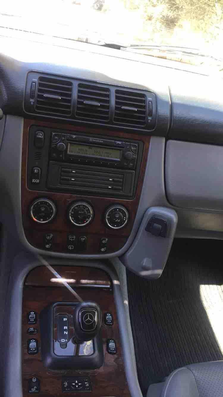 Ml350 2004 كامل الاضافات جلد و فتحه حساسات مرايا كهربائيه طوي كراسي مدفأ ويوحد ميموري لها سي دي تشينحر اصلي ل ٦ cd غمازات عالاضويه ترخيص قديم ماتور ٣٤٠٠ مثبت سرعه مساحات ذكيه والعديد من الا...