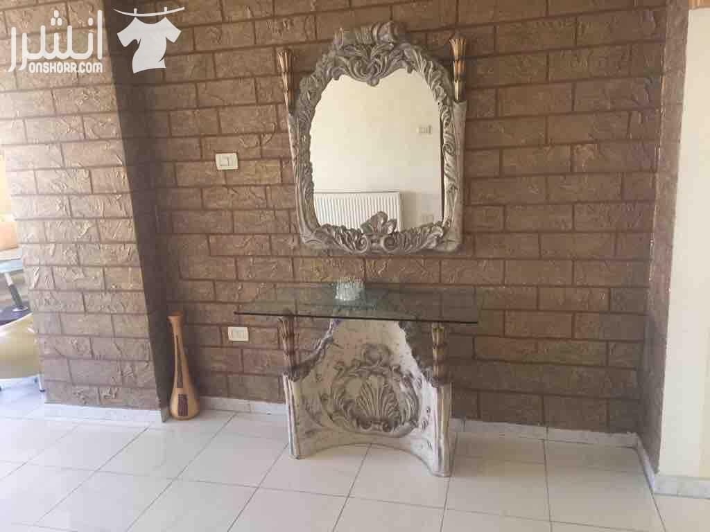 شقة مميزة و مطلة في اعلى منطقة بعرجان خلف كلية الرياضة راكب أربع مكيفات ممتازه : 1 LG و 3 Bosch مطبخ نظام أمريكي مفتوح عالمعبشة بكونتر المطبخ بلوط صولد ثلاث غرف نوم باركيه عمر البناء 13 سنه مخزن...