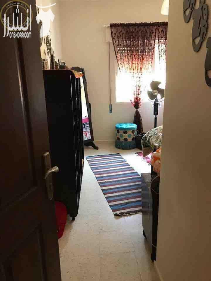 رقم الاعلان ( 9328 ) شقة مميزة للبيع في المدينة الرياضية ... ارضي معلق 160م .... صالون ... معيشة ... مطبخ بلوط .... برندا ... 3 نوم 1 ماستر 3 حمام ... تشطيب سوبر ديلوكس ... مصعد ... كراج ....