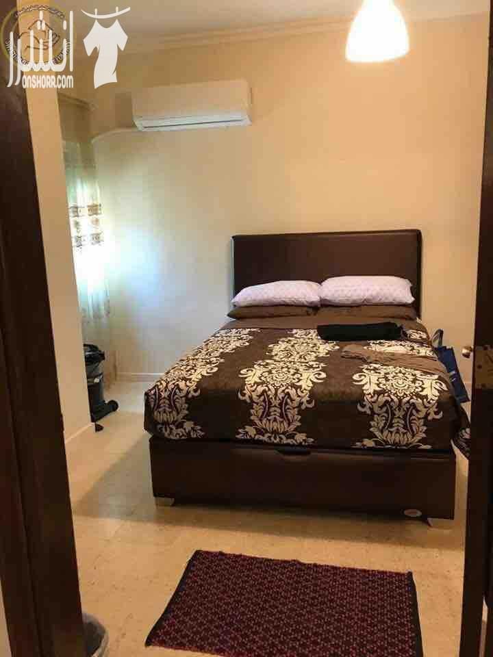 رقم الاعلان ( 9328 ) شقة مميزة للبيع في المدينة الرياضية ... ارضي معلق 160م .... صالون ... معيشة ... مطبخ بلوط .... برندا ... 3 نوم 1 ماستر 3 حمام ... تشطيب سوبر ديلوكس ... مصعد ... كراج ....