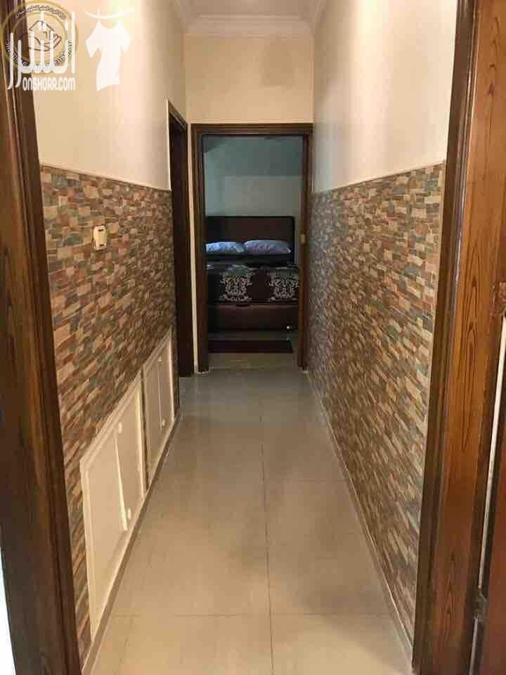 رقم الاعلان ( 9328 ) شقة مميزة للبيع في المدينة الرياضية ... ارضي معلق 160م .... صالون ... معيشة ... مطبخ بلوط .... برندا ... 3 نوم 1 ماستر 3 حمام ... تشطيب سوبر ديلوكس ... مصعد ... كراج ....