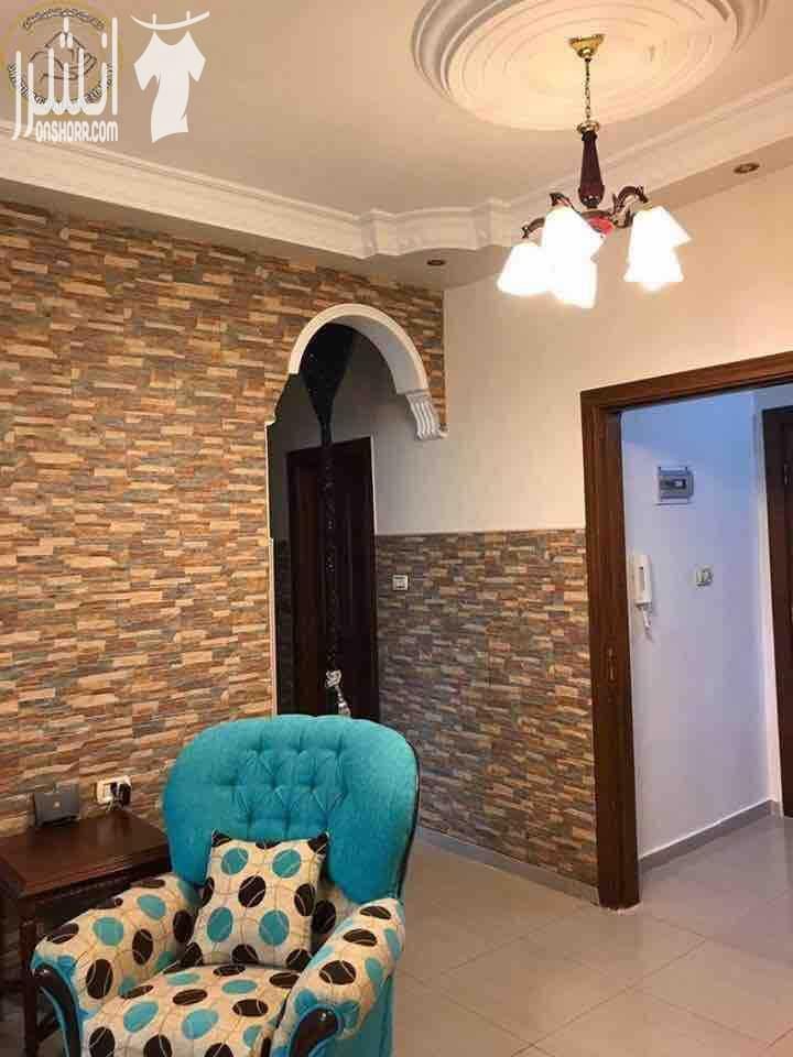 رقم الاعلان ( 9328 ) شقة مميزة للبيع في المدينة الرياضية ... ارضي معلق 160م .... صالون ... معيشة ... مطبخ بلوط .... برندا ... 3 نوم 1 ماستر 3 حمام ... تشطيب سوبر ديلوكس ... مصعد ... كراج ....