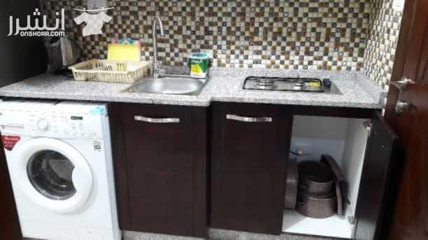 استوديو جديد للايجار من المالك مباشرة, مفروش بالكامل فرش فندقي 5 نجوم يقع في منطقة حيوية قرب بوابة الهندسة.
غرفة / صالة مع مطبخ امريكي و حمام
- فرش فاخر مع جميع الاجهزة الكهربائية (ثلاجة, غسالة, ما...