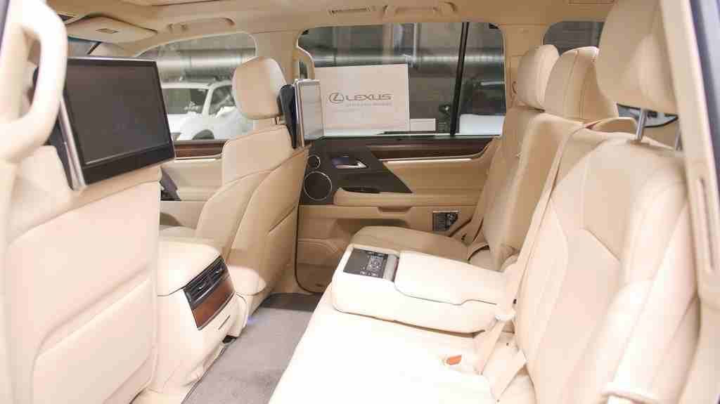 Lexus LX 5702020 model
4wd SUV w/ 3rd Row & Luxury Full option Petrol . 8 CYLINDERS
whatsapp +13524406723
