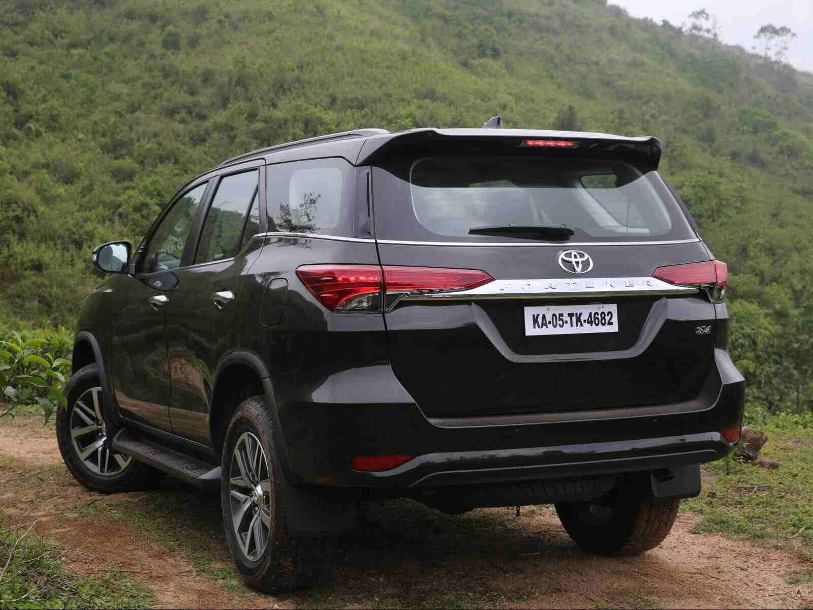 Is it genuine that you are looking for a professional car rental Dubai administration that can offer you minute access to your optimal region? If really, you emphatically can hire a professional car r...