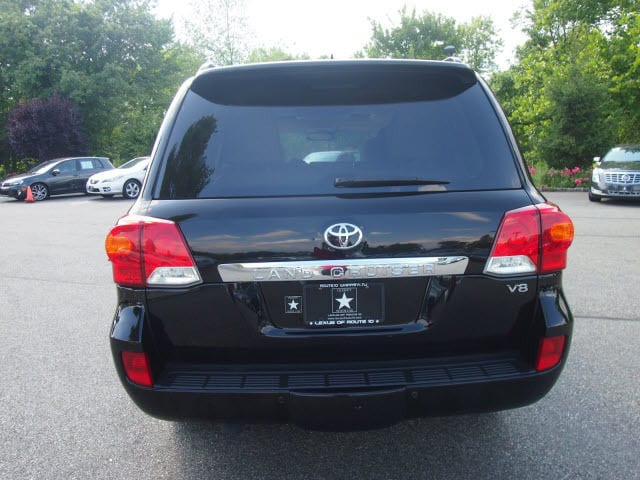 2013 Toyota Land Cruiser SUV, Full option for sale, the car is barely used for some months, the car is in perfect condition, no accident and it has perfect tires. Interested buyers should Email: ( w.g...