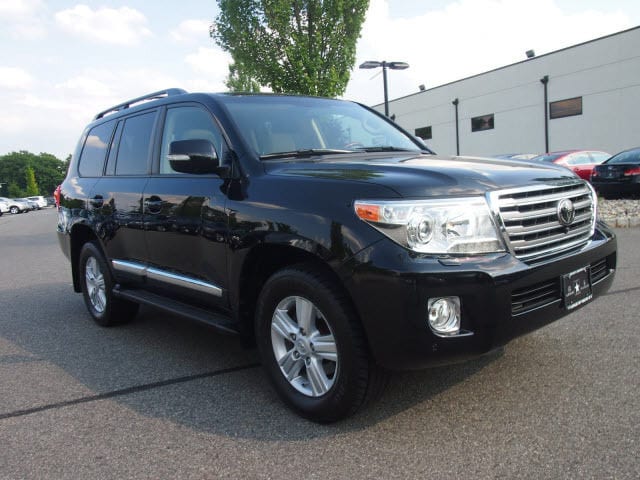 2013 Toyota Land Cruiser SUV, Full option for sale, the car is barely used for some months, the car is in perfect condition, no accident and it has perfect tires. Interested buyers should Email: ( w.g...
