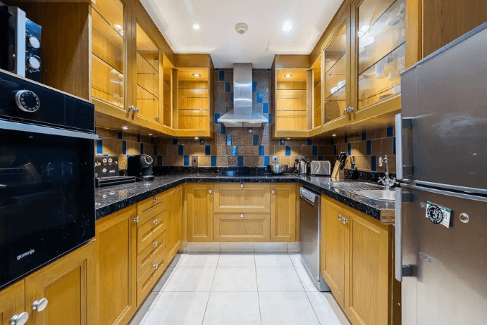 Vibrant 1BR Apartment in Old Town Avenue