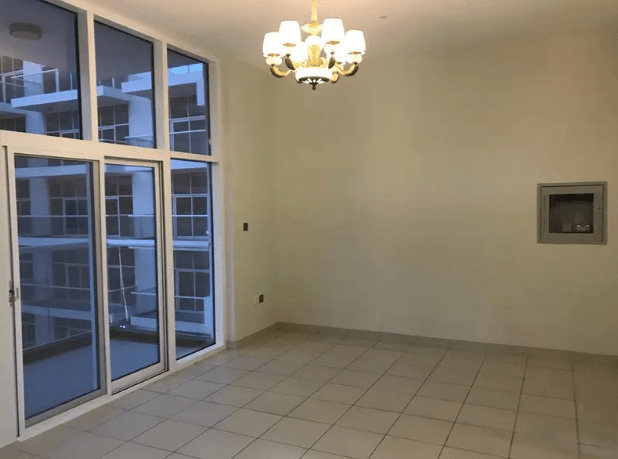 Vacant 1 Bedroom | Equipped Kitchen | Laundry Room
