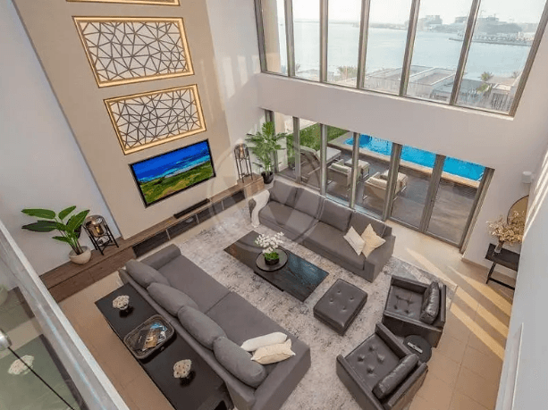 Beautifully remodelled podium villa + private pool
Truly unique corner property ensuring privacy yet having amazing views!
Remodeled and customized with designer kitchen and specialist joinery throug...
