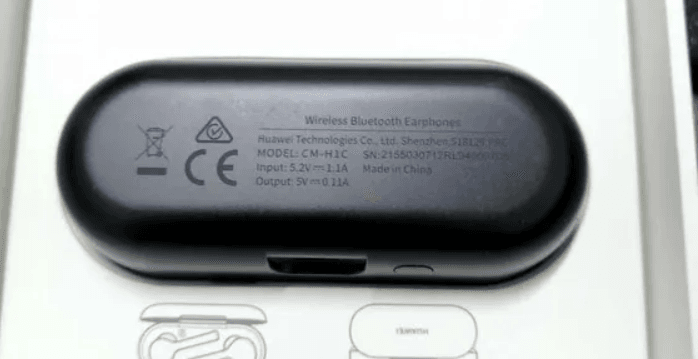 Huawei freebuds lite
السماعات بحالة ممتازه استعمال خفيف جدا تبقى تعمل لمدة 12 ساعه او اكثر فقط مشكلة في السماعه اليمين تفقد شحن بسرعه