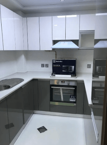 Vacant 1 Bedroom | Equipped Kitchen | Laundry Room