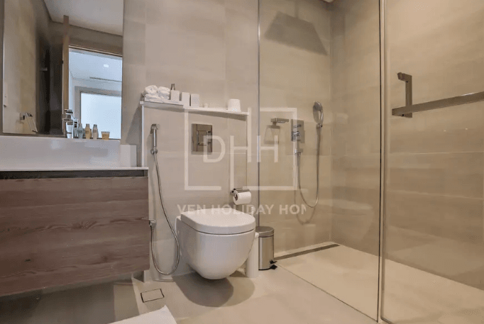Reasonably Priced | Huge Apt | Downtown