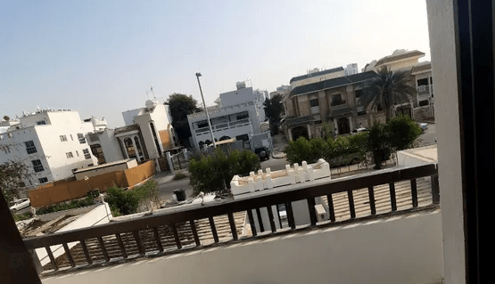 غرفة وصالة رائعة مع بلكونتين