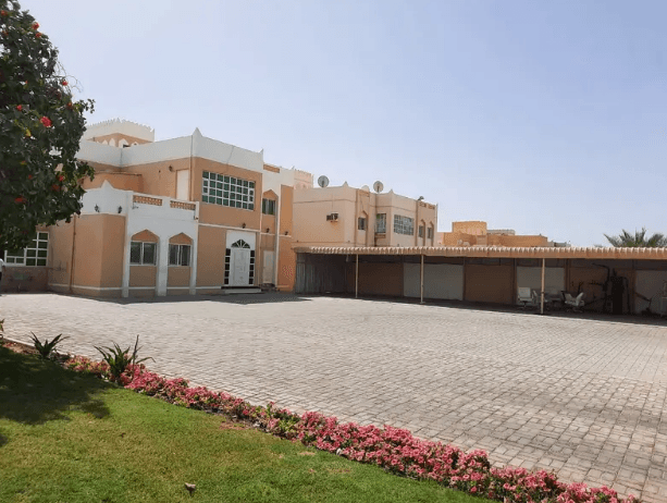 6 BEDROOM CORNER VILLA FOR SALE AL GARAYEN
Villa corner for sale in Al Garayen
Area: 16,000 sqft
Two story villa
First floor:
2 bedroom
Kitchen
Maid room
Outdoor kitchen
Second floor:
4...