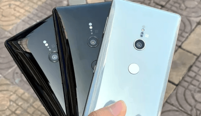 Sony Xz2 (like new) سوني xz2 مستعمل بحالة جديد