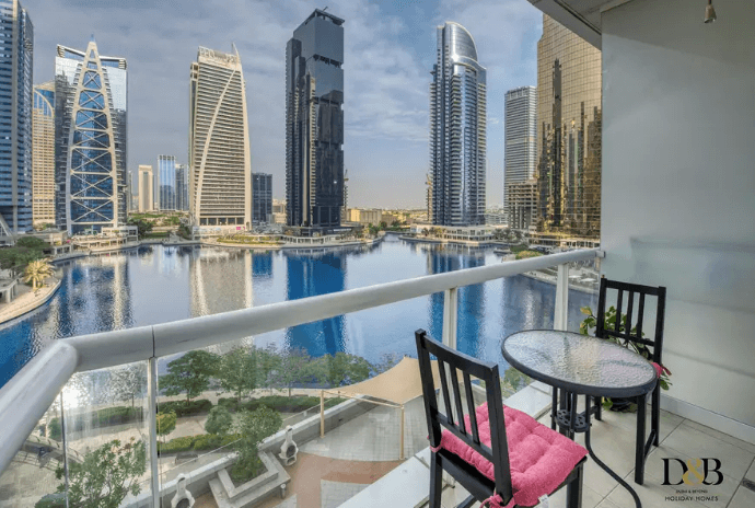 Spacious Studio with Stunning View and Near Metro