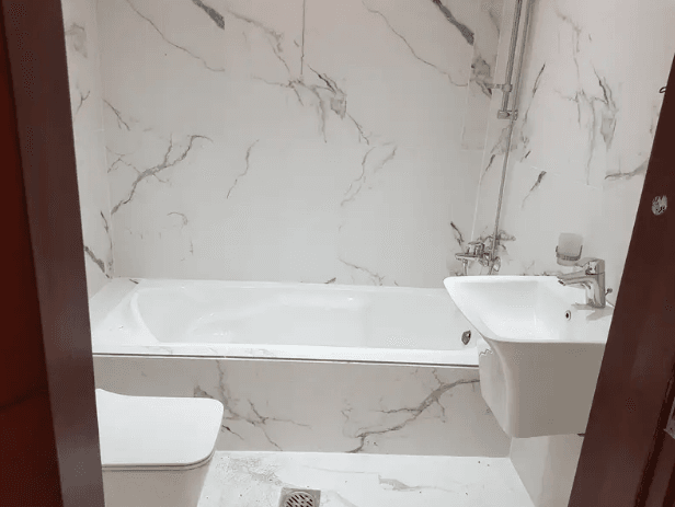 Brand new 1 BHK With 2/bathroom in bain aljesraen (Rabdan area)