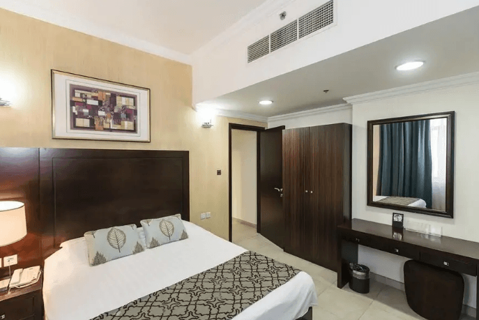 Spacious 1BHK! Inclusive Of All Bills! Close To MOE!Zero Commission! Free Cleaning