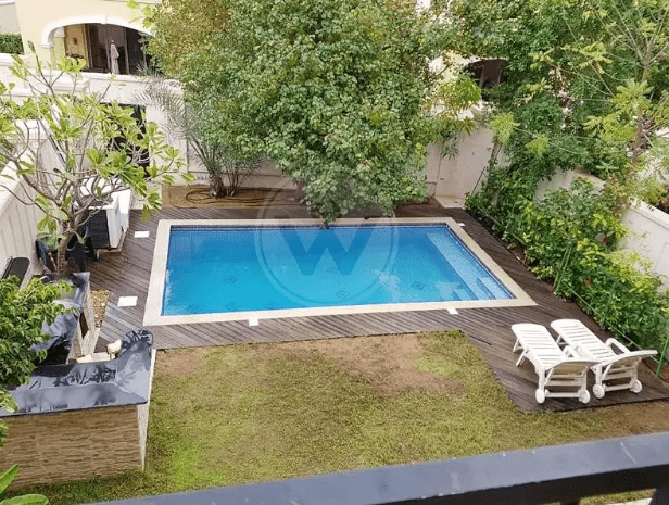 Extended quadplex with pool | Landscaped garden
On one of the largest plots!
This extended quadplex has a very private landscaped garden complete with fruit trees.
Private pool with heating and cool...