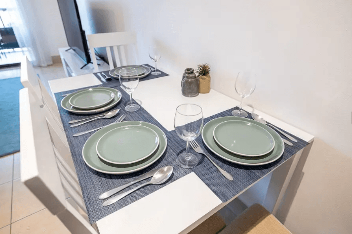 Vibrant 1BR Apartment in Old Town Avenue