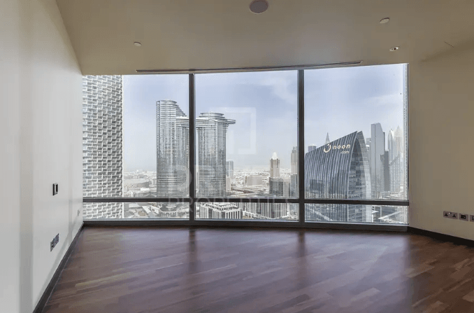 W/ Maid's Room | Most Luxuries Facilities
Brought to you by Driven Properties, this 3 Bedroom Apartment is located in Burj Khalifa, Downtown Dubai.
Unit Details:
● Vacant
● Low to mid floor...