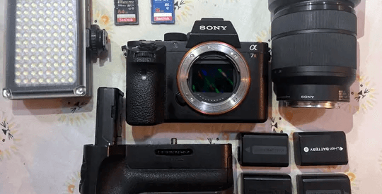 Sony a7 r2 (full frame mirrorless)
28-70mm lens with bag pack and all in photos slightly negotiable price 5500 aed
المدينة : دبي
الحي: ديرة
النوع: كاميرات تصوير
الفرع: سوني
الحالة: مستعمل
السعر: 5,500...