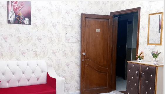 شقه للايجار مفروشه فرش نظيف ديلوكس شامل الفواتير بدون شيكات شامل الفواتير مع انترنت
غرفه وصاله مفروش قريب من مدرسه الحكمه تكييف مركزي موقع متميز مساحه ممتازه بلكونه سهل المخرج الى دبي والشارقه متوفر...