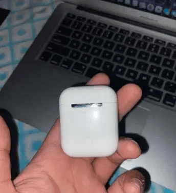 Neat and clean airpods 2 for sale
Just 2 months used with apple warranty box available