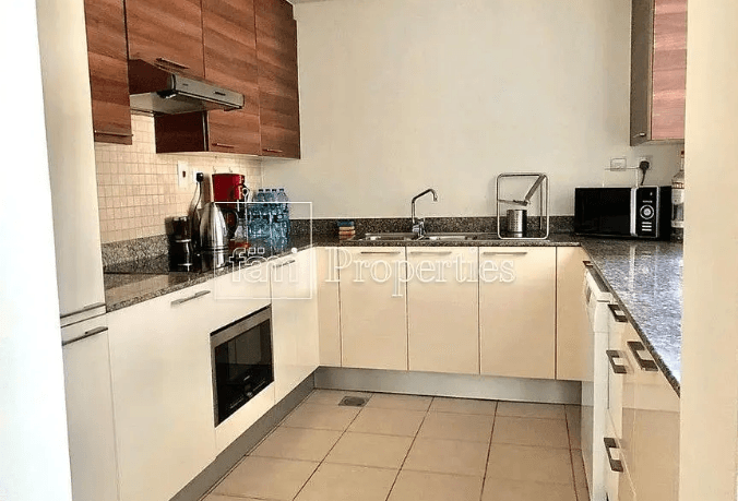 Spacious 1 Bedroom | Large Terrace | Unfurnished
fam Properties is pleased to offer this Spacious 1 Bedroom Apartment with Large Terrace area for Sale located in Bay Square .
Bay Square is a unique...