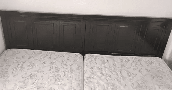Bed & matters can be used as two individual beds
Very neet and good condition
