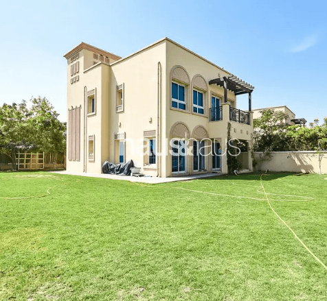 Corner Plot | Owner Occupied | Close to Large Park
Corner Plot | Owner Occupied | Close to Large Park
haus & haus is pleased to bring to the market this 2 bedroom plus maid independent corner vil...