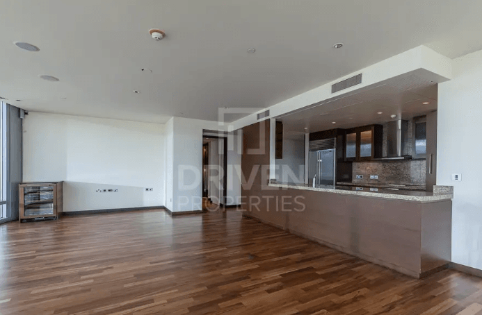 W/ Maid's Room | Most Luxuries Facilities
Brought to you by Driven Properties, this 3 Bedroom Apartment is located in Burj Khalifa, Downtown Dubai.
Unit Details:
● Vacant
● Low to mid floor...