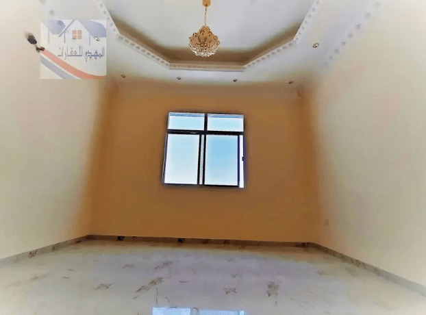 New villa directly on the main street, different modern design Ladder to roof
Directly on the main street, an internal staircase for the roof, a large building area, a European design villa for sale,...